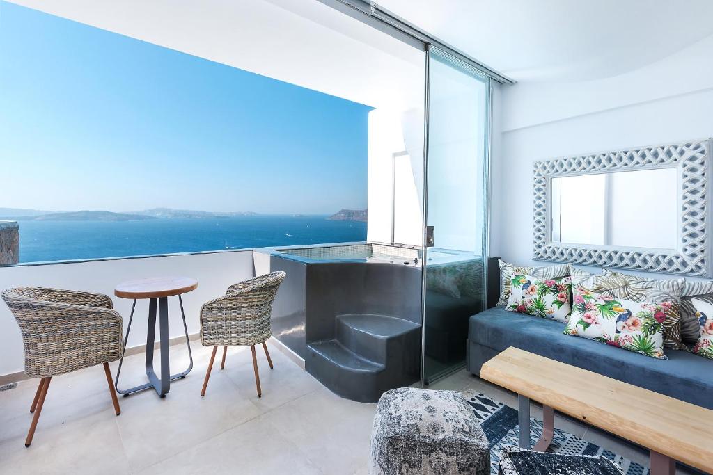 Istumisnurk majutusasutuses Santorini Secret Premium