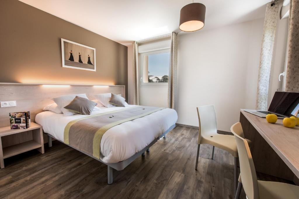 Postel nebo postele na pokoji v ubytování Hotel du Grand Parc
