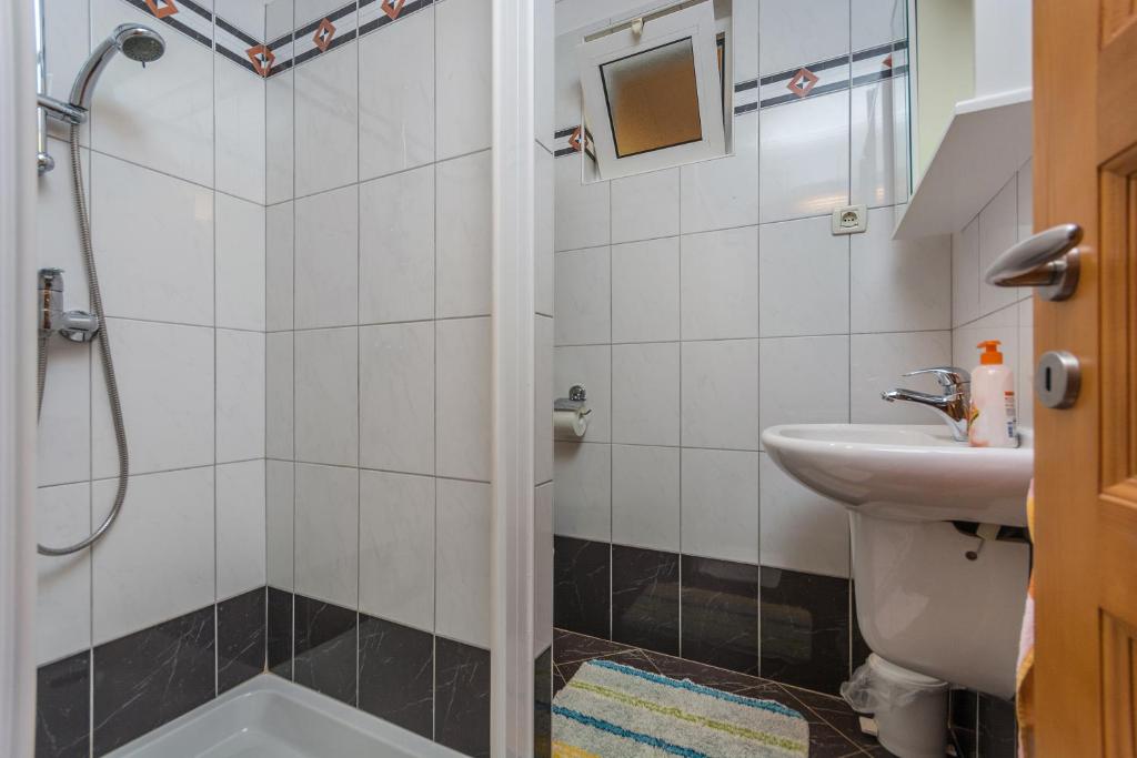 a bathroom with a shower and a sink at Guesthouse Casa Nova in Poreč