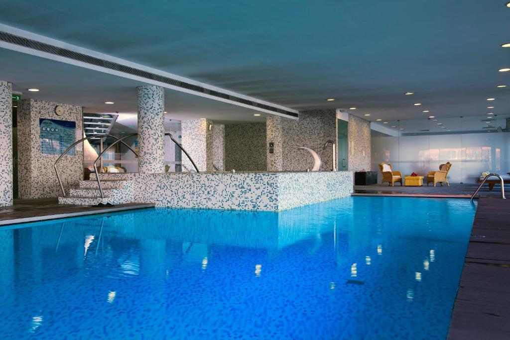 Bazén v ubytování Melia Ria Hotel & Spa nebo v jeho okolí