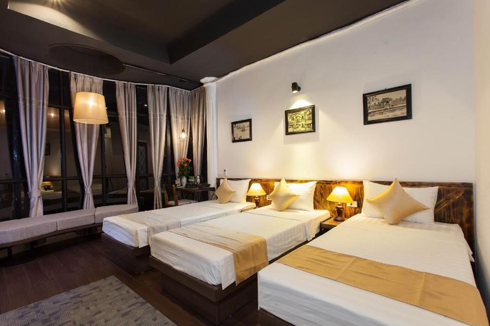 Postel nebo postele na pokoji v ubytování Luxury Backpakers Hotel