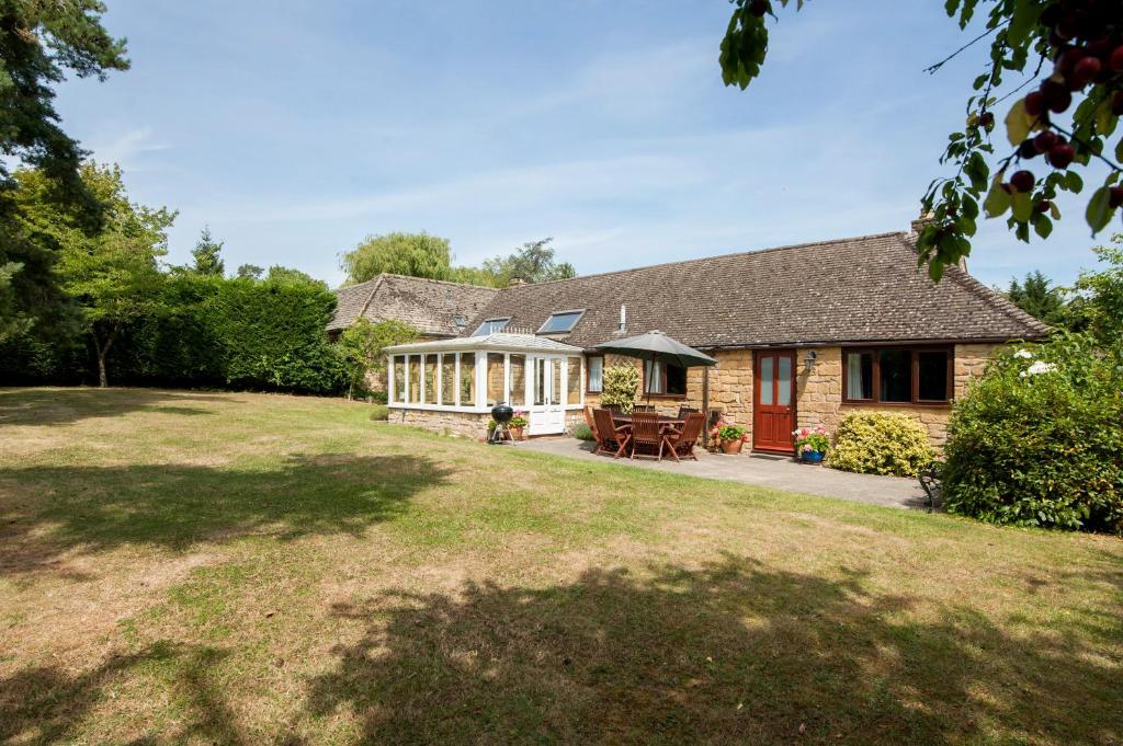 a house with a large yard in front of it at Old Sheepcote in Broadway