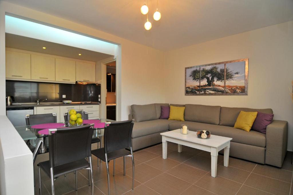 Kuchyň nebo kuchyňský kout v ubytování Ntinas Filoxenia Hotel & Spa