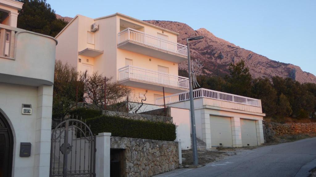 Výhľad na hory alebo výhľad na hory priamo z apartmánu