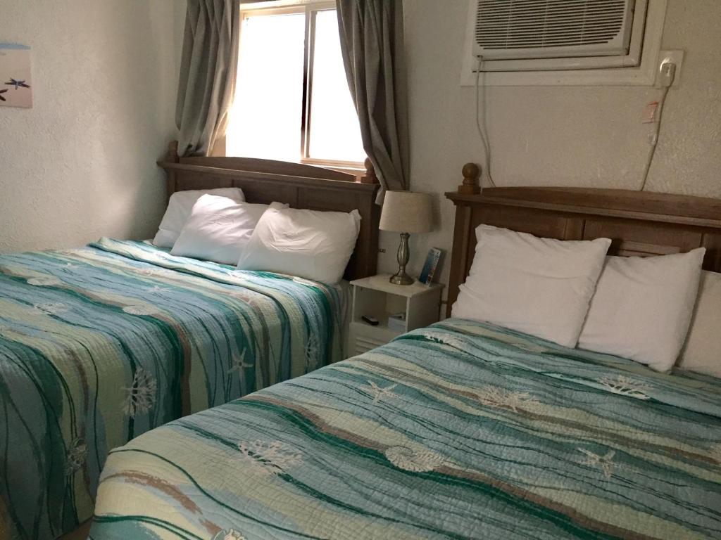Postel nebo postele na pokoji v ubytování Lollipop Motel