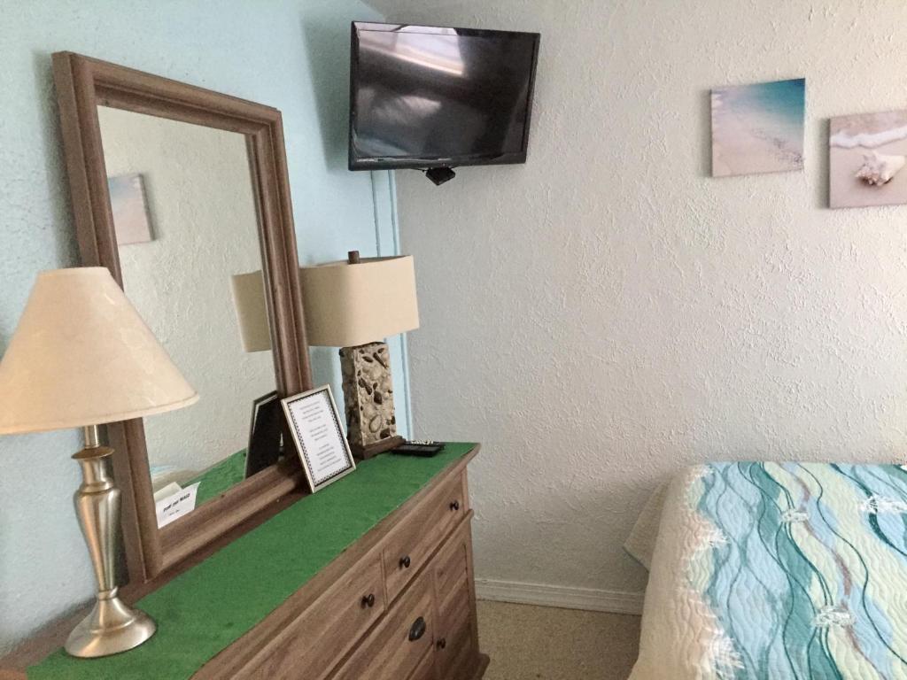 Postel nebo postele na pokoji v ubytování Lollipop Motel