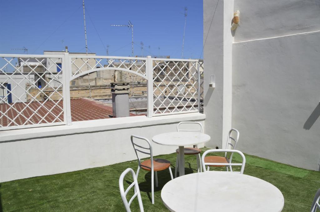 A balcony or terrace at Suite White House