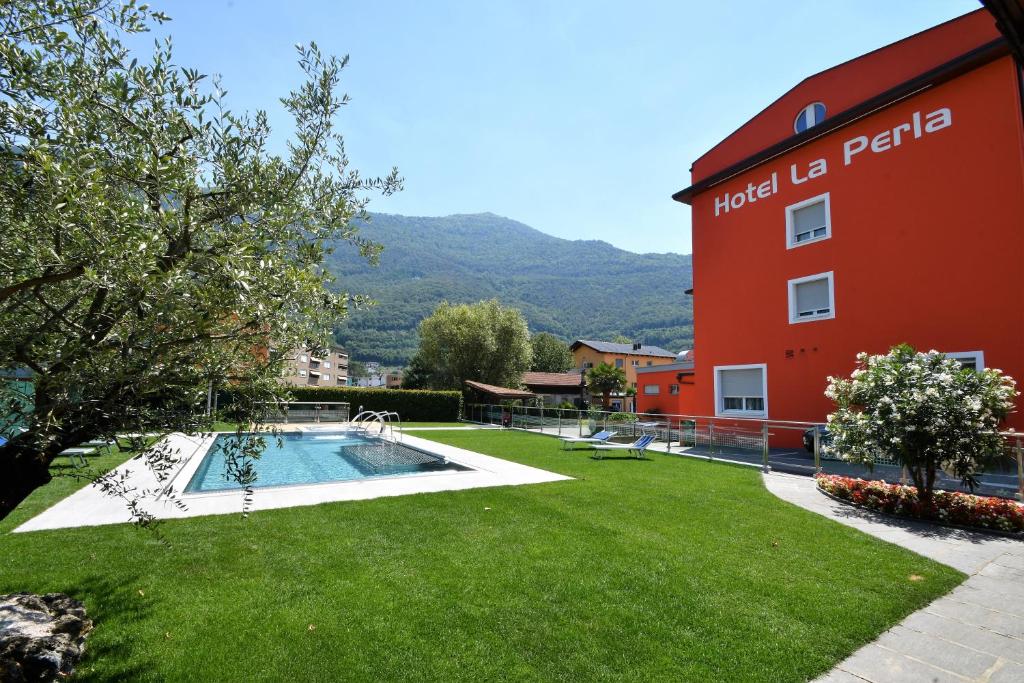 Nespecifikovaný výhled na hory nebo výhled na hory při pohledu z hotelu