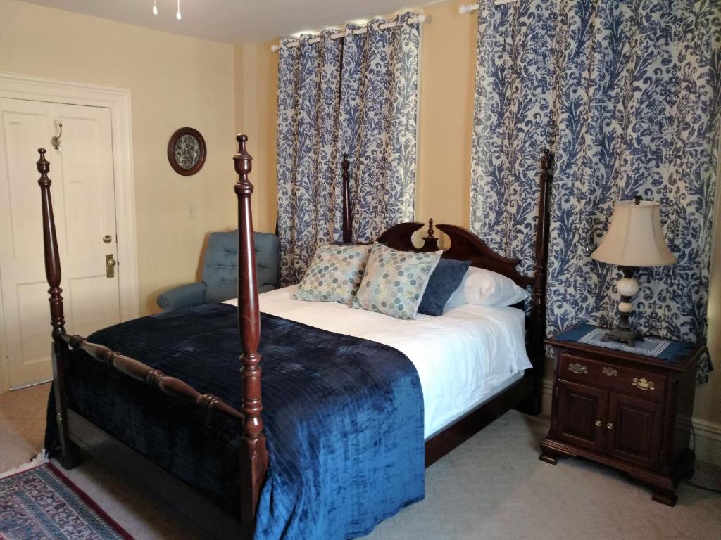 Daniel Stebbins B and B - Frances Perkins Royal Room