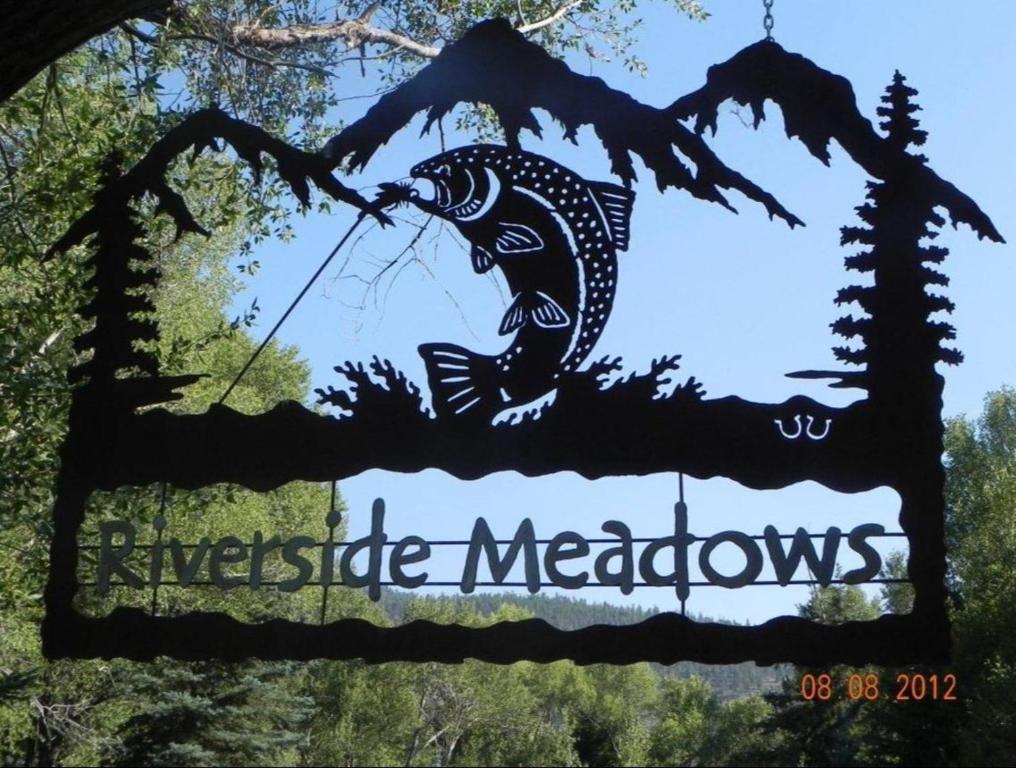 Certifikát, hodnocení, plakát nebo jiný dokument vystavený v ubytování Riverside Meadows Cabins