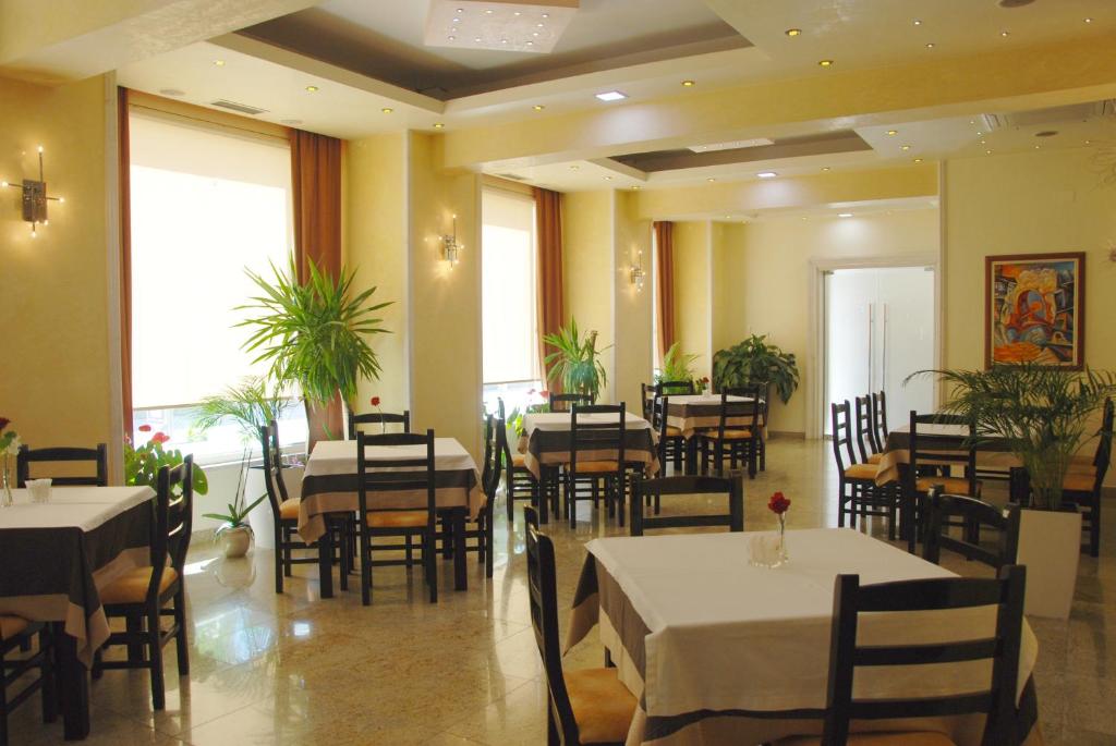 Restaurant o un lloc per menjar a Hotel Gega