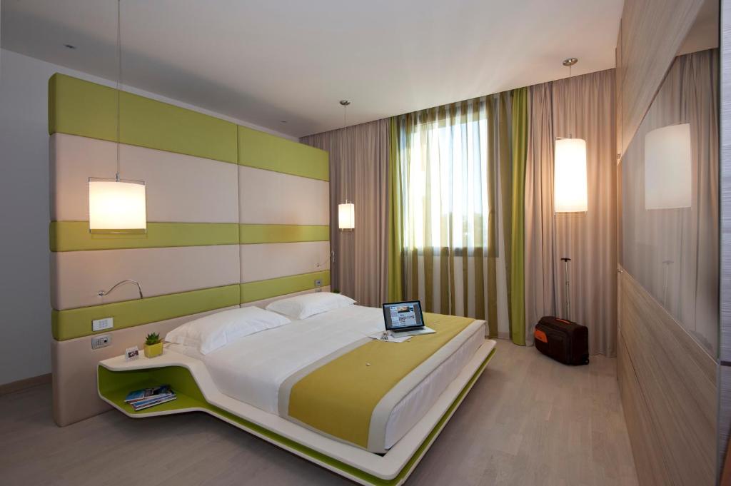 Postel nebo postele na pokoji v ubytování AS Hotel Limbiate Fiera