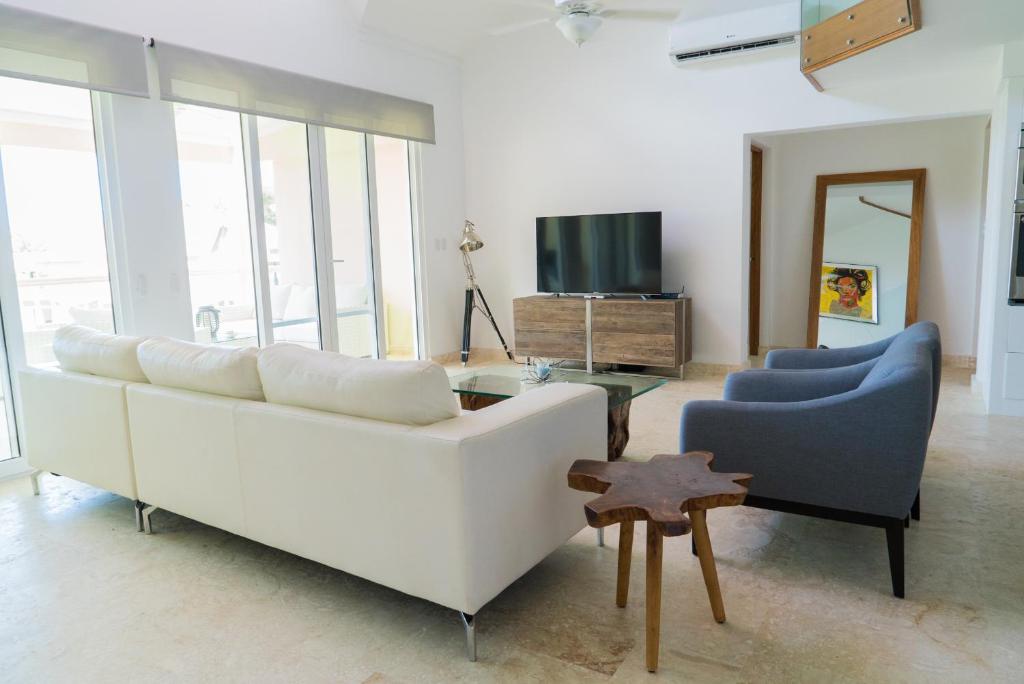 พื้นที่นั่งเล่นของ 3BR / 3BA Modern Paradise Loft Condo in Gated Community w/ Daily Housekeeping