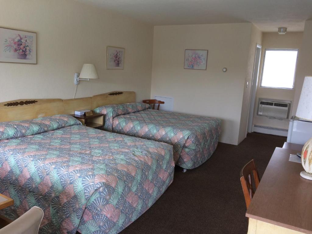Postel nebo postele na pokoji v ubytování Crystal Sands Motel