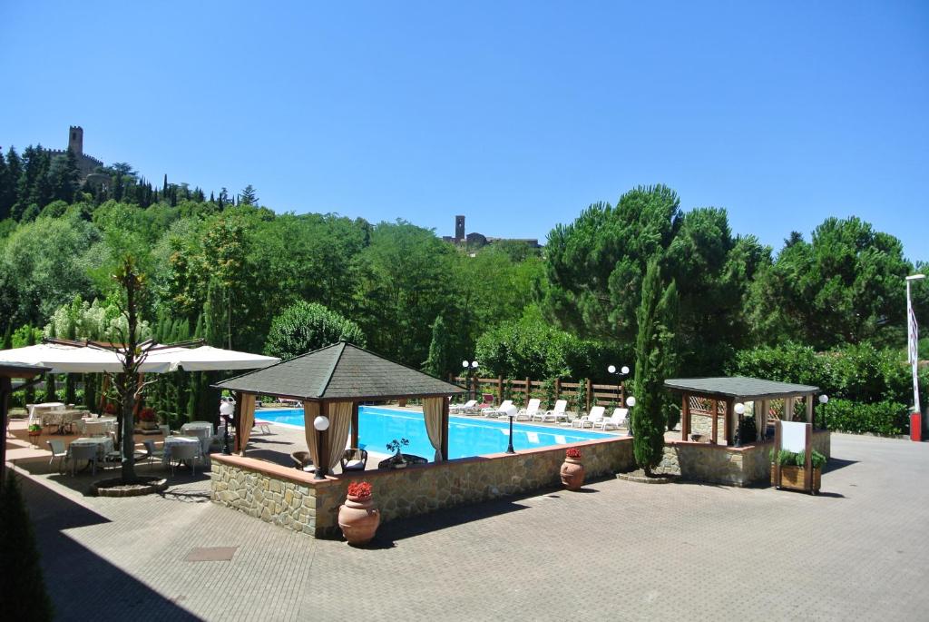Bazén v ubytování Parc Hotel nebo v jeho okolí