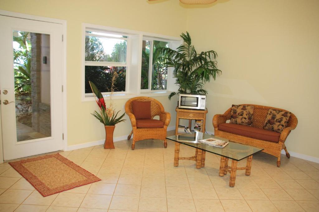 Area soggiorno di Maui Beach House B & B