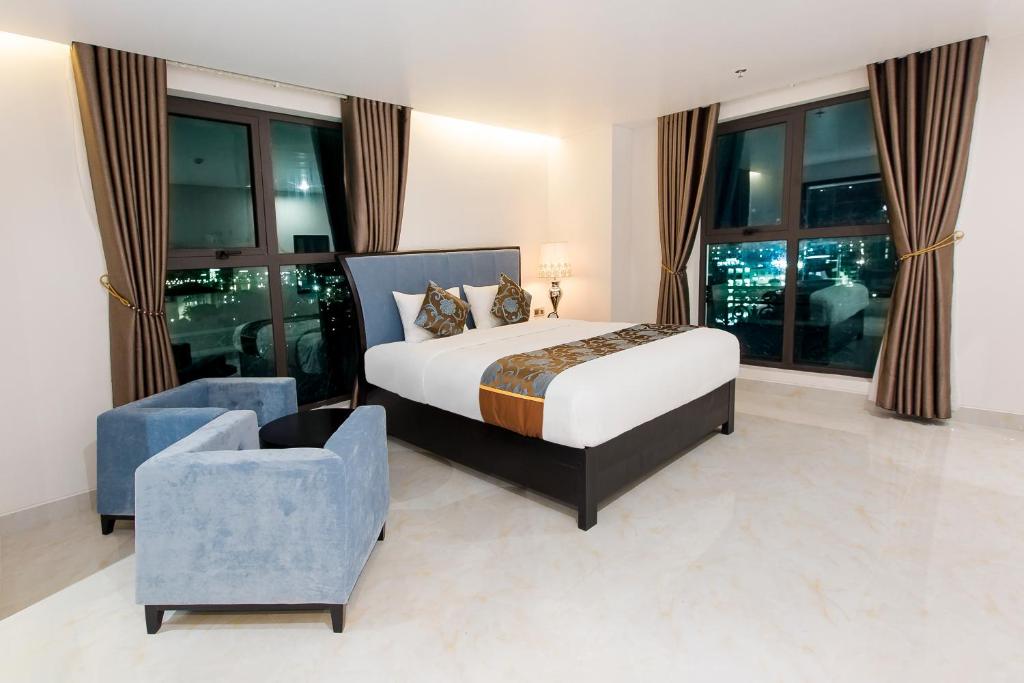 Royal Quang Binh Hotel - Deluxe Queen Room