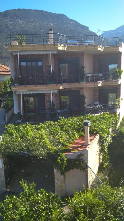 Fotografia z galérie ubytovania Nikolitsa Apartments v destinácii Glyfada Fokidas