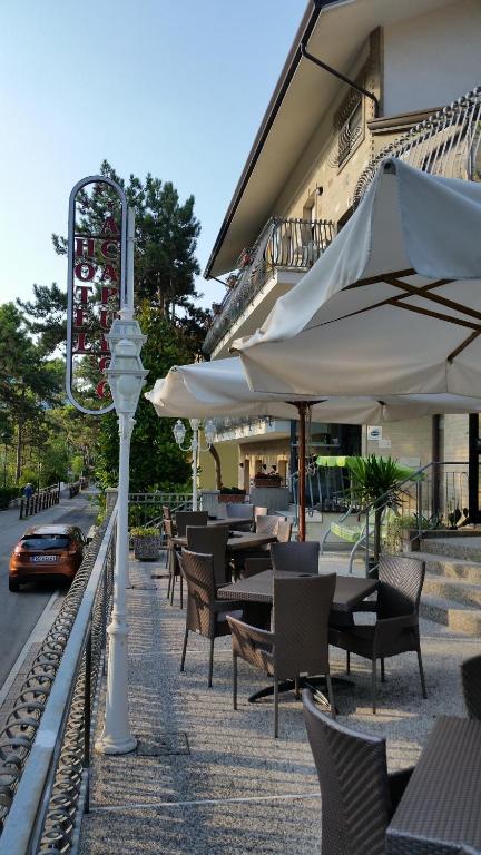 Reštaurácia alebo iné gastronomické zariadenie v ubytovaní Hotel Acapulco