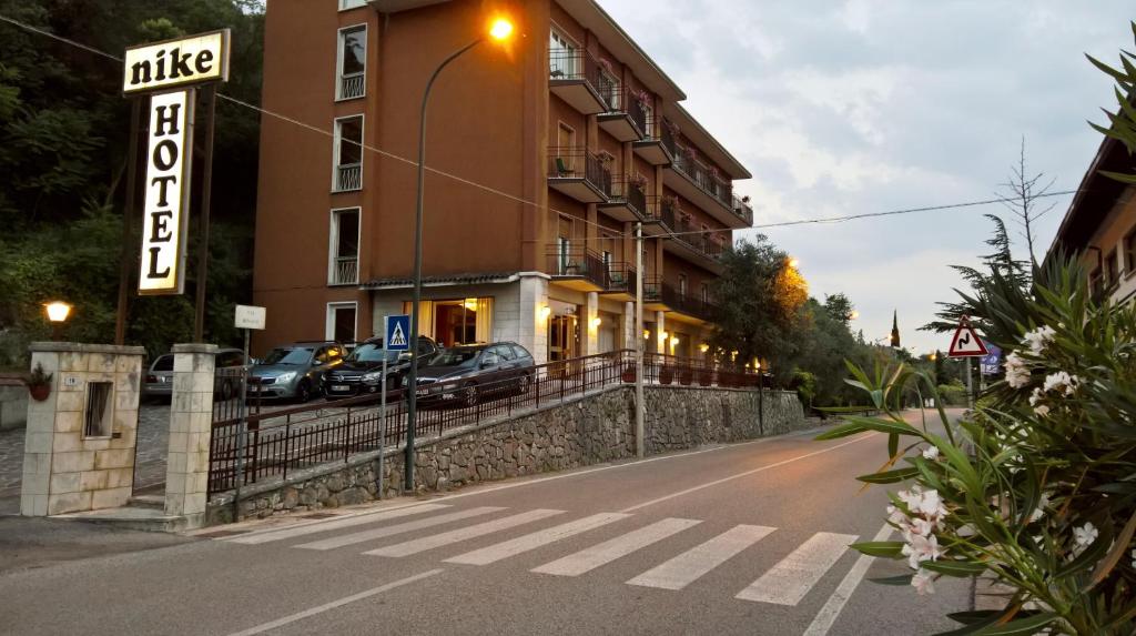 Hotel Nike (Italien Brenzone sul Garda) - Booking.com