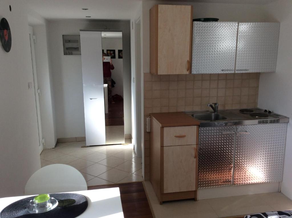 Kuchyňa alebo kuchynka v ubytovaní Maison Brelavista