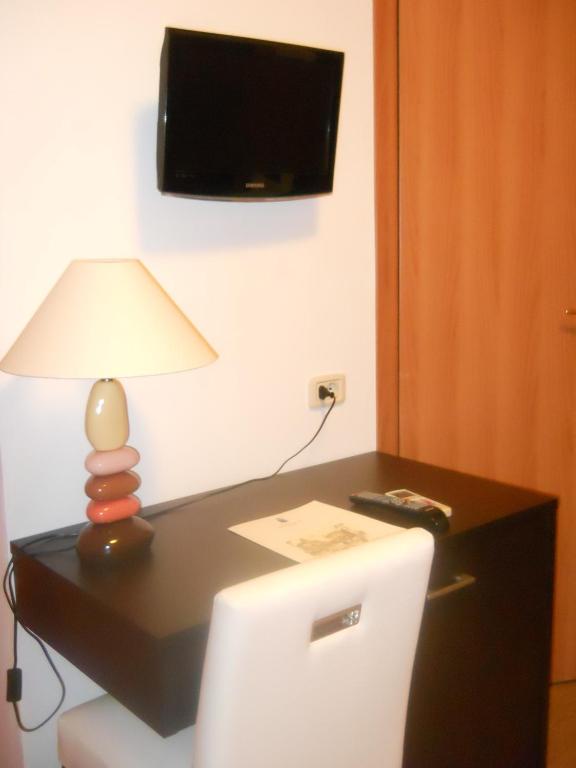 TV a/nebo společenská místnost v ubytování Albergo San Lorenzo
