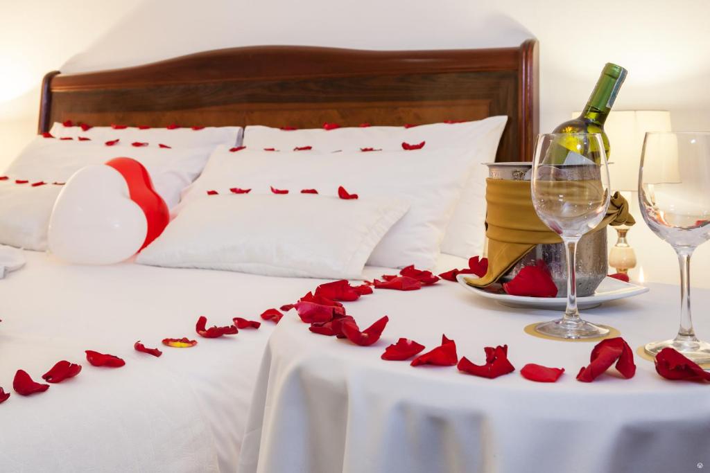 Postel nebo postele na pokoji v ubytování Hotel Embassy Park