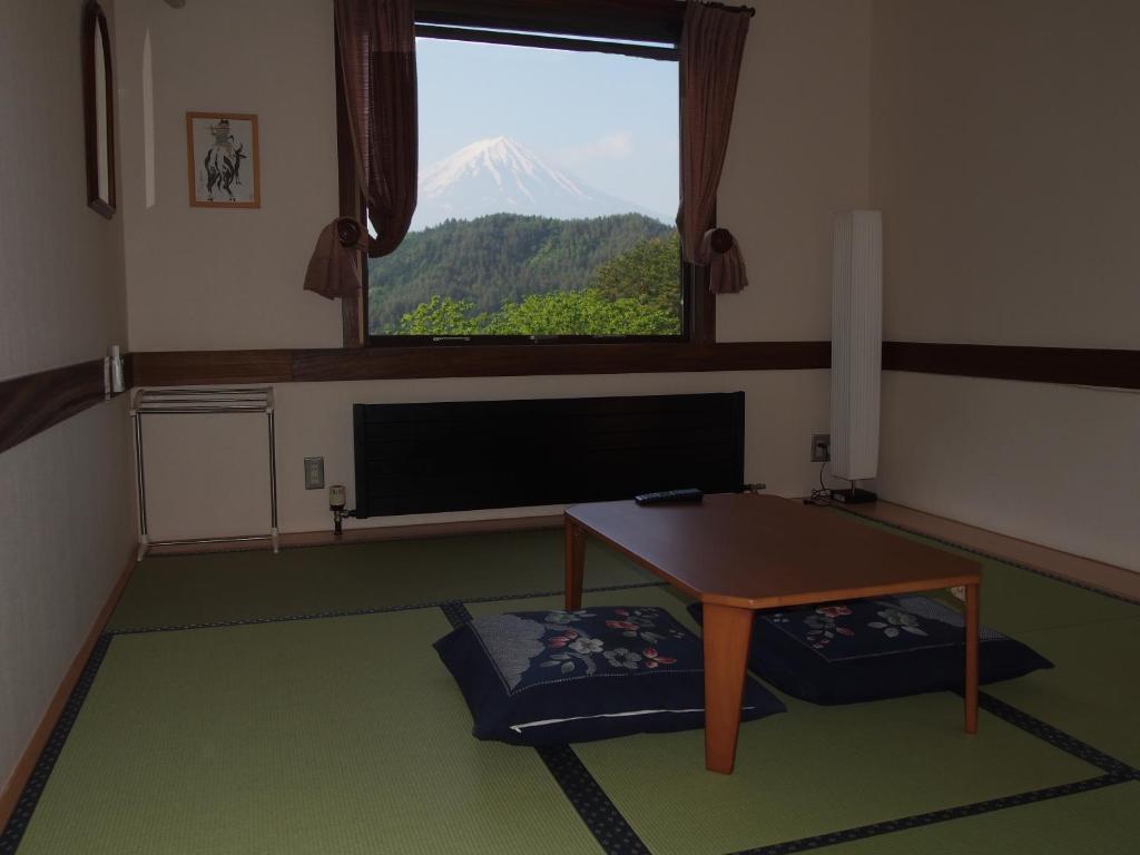 Nespecifikovaný výhled na hory nebo výhled na hory při pohledu z hotelu