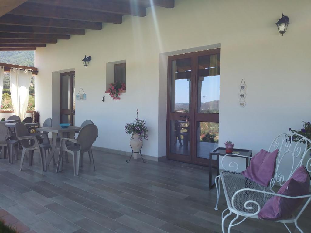 A seating area at SardAma B&B Affittacamere
