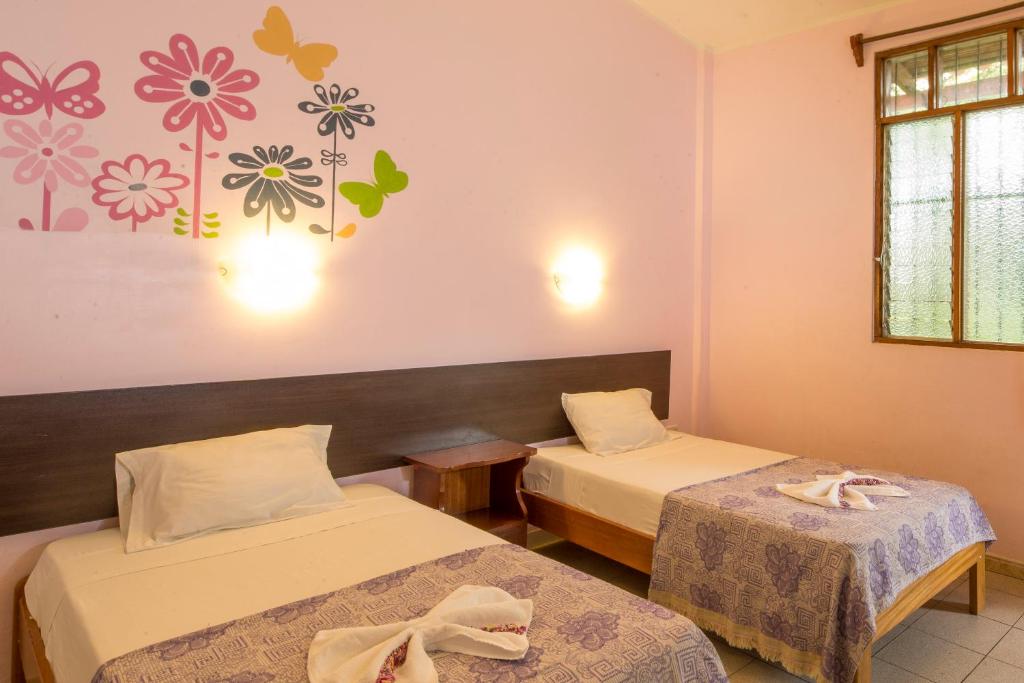 Postel nebo postele na pokoji v ubytování Bubinzana Magical Lodge