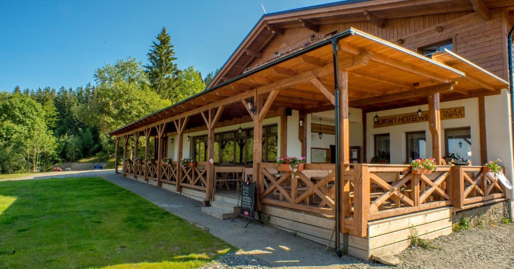 Budova, kde se hotel nachází