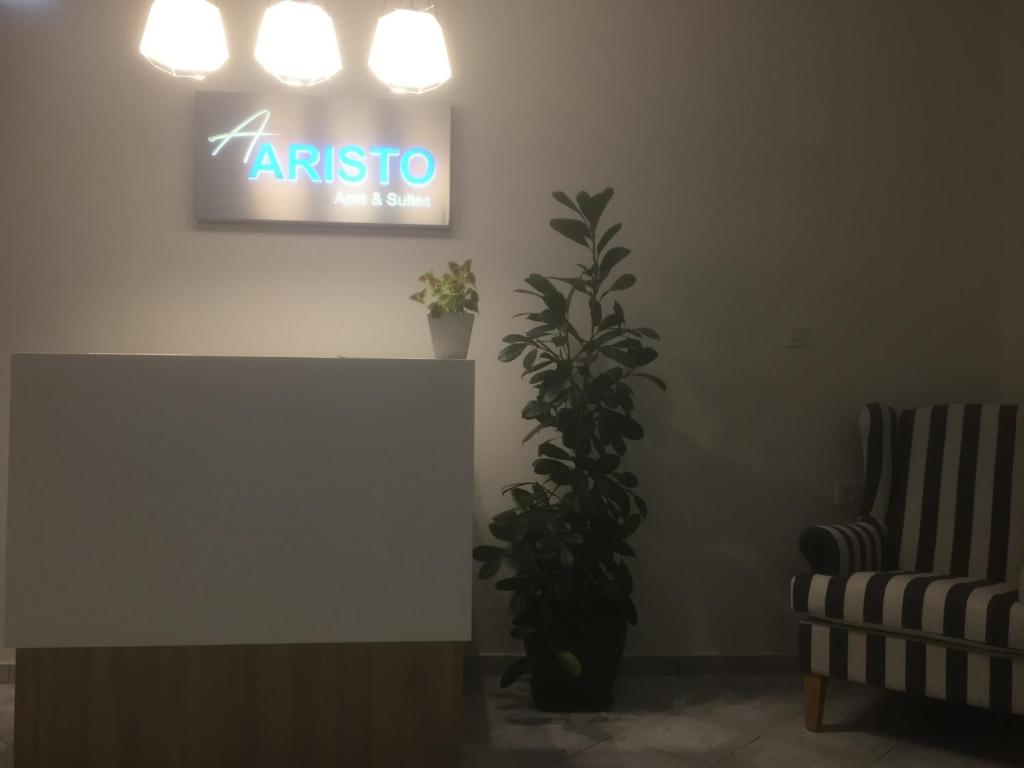 Posedenie v ubytovaní Aristo Apts