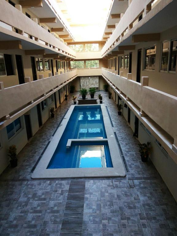 Bazén v ubytování Hotel Puerto Inn nebo v jeho okolí
