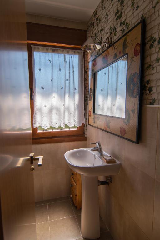 A bathroom at El Jardin de Manuela