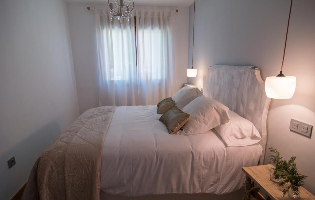 A bed or beds in a room at El Jardin de Manuela