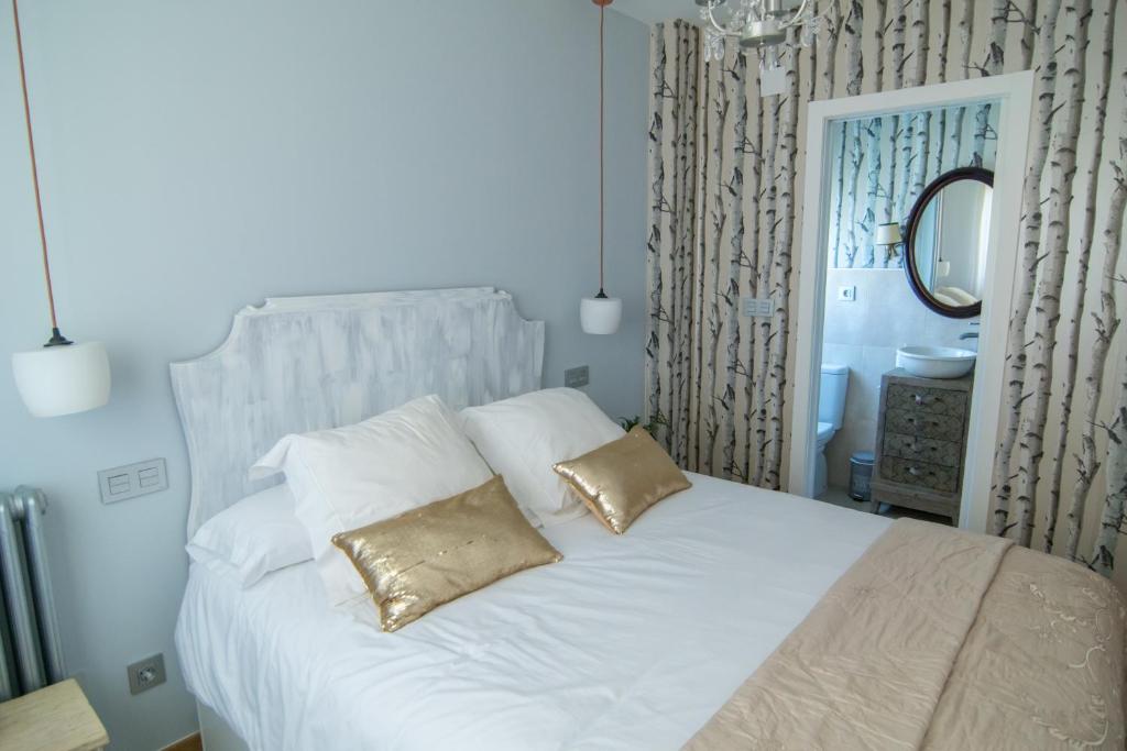 A bed or beds in a room at El Jardin de Manuela
