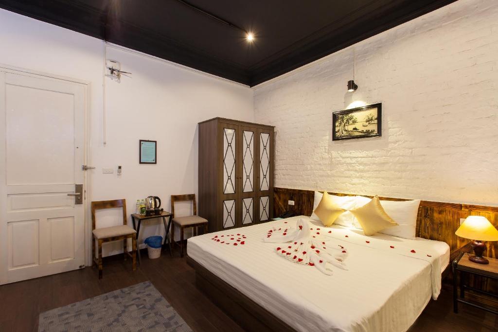 Postel nebo postele na pokoji v ubytování Luxury Backpakers Hotel