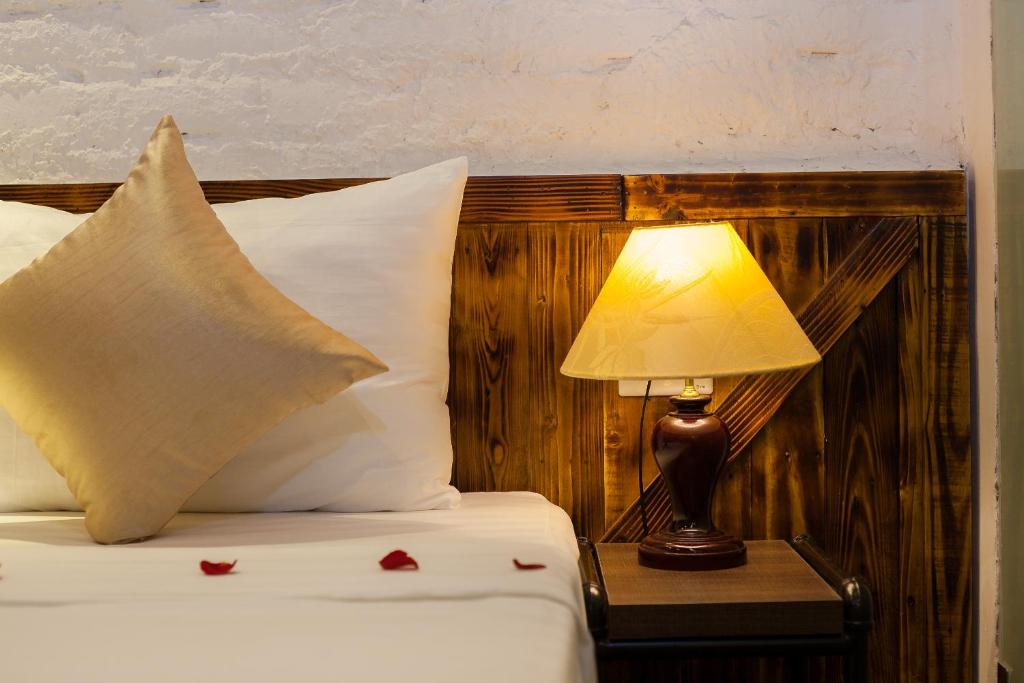Postel nebo postele na pokoji v ubytování Luxury Backpakers Hotel