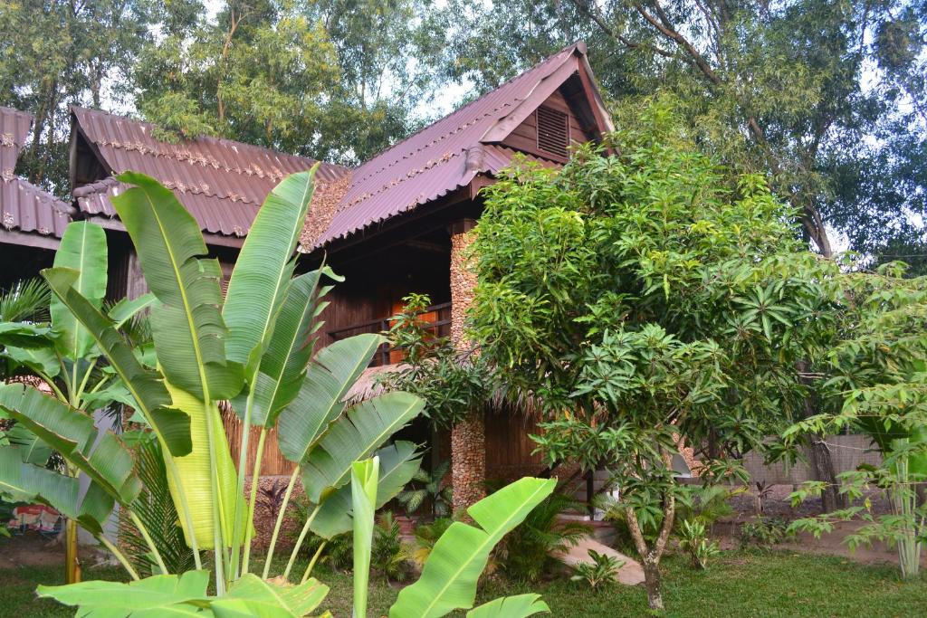 Devi Kampot Resort at Phum Kampot - Villa With Garden View