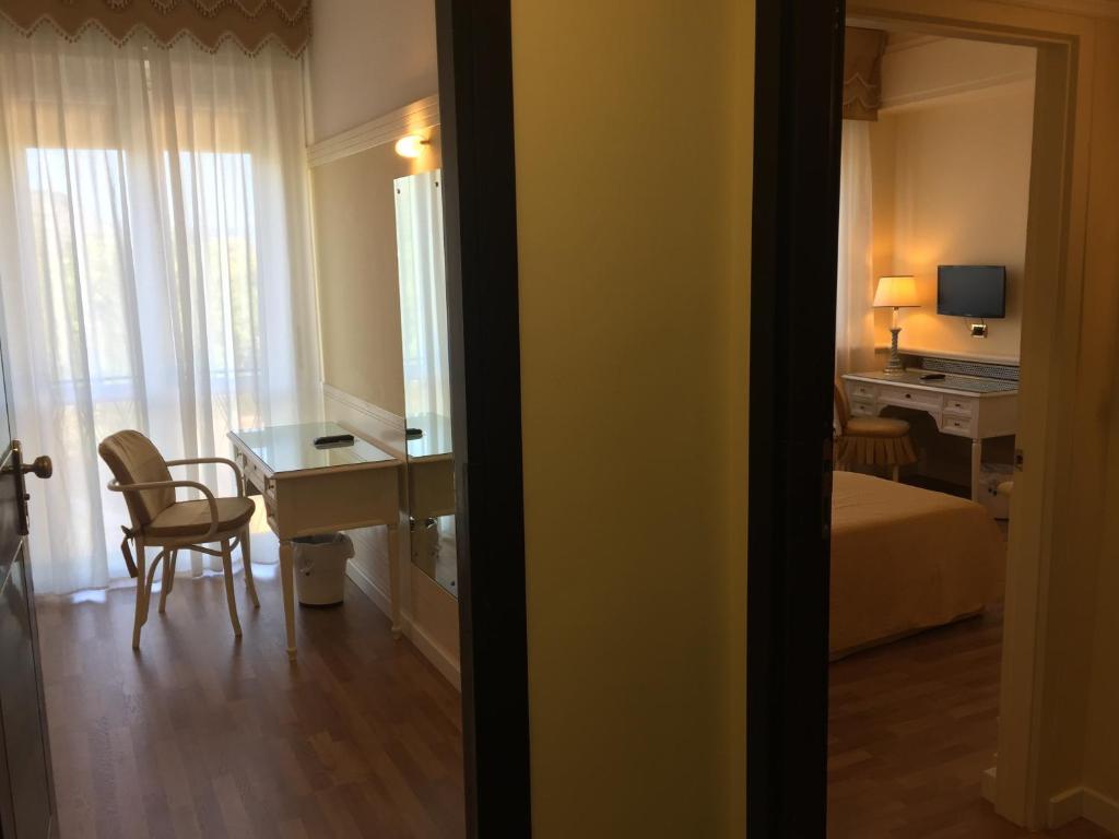 Postel nebo postele na pokoji v ubytování Ambasciatori Palace