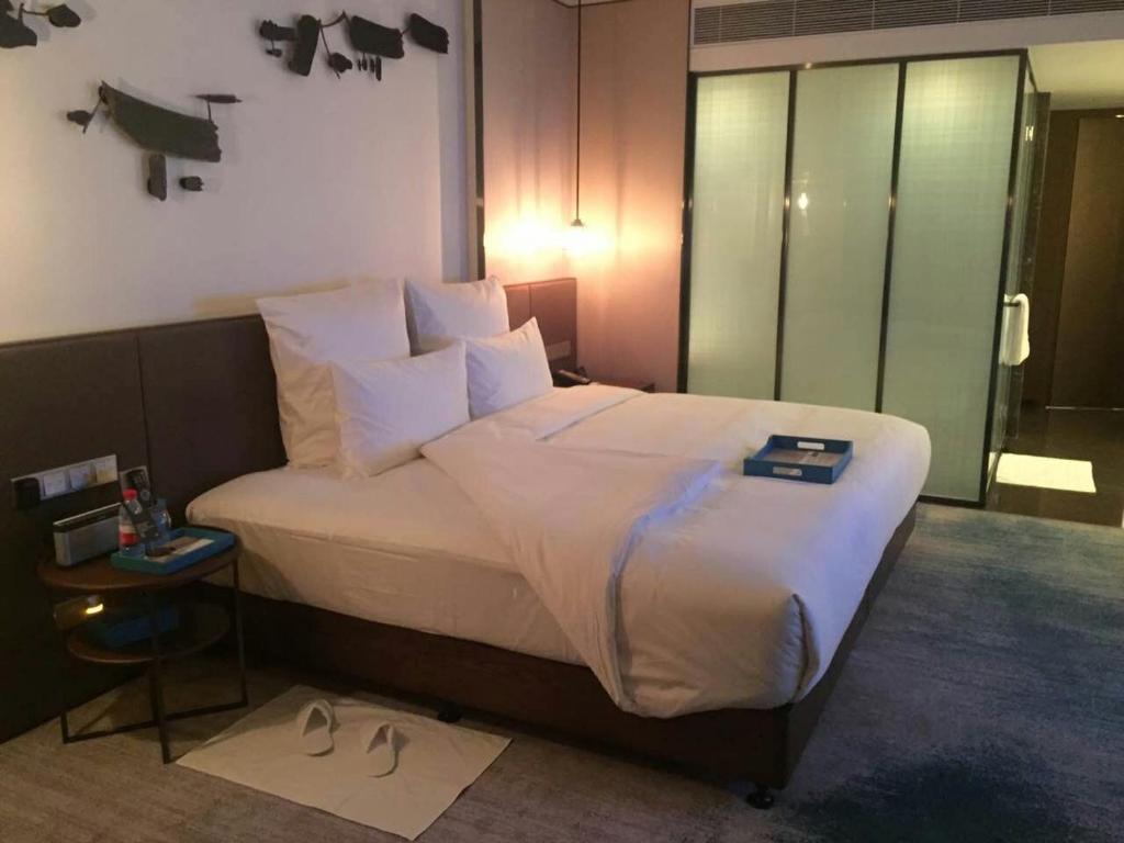 Postel nebo postele na pokoji v ubytování Pullman Zhouzhuang