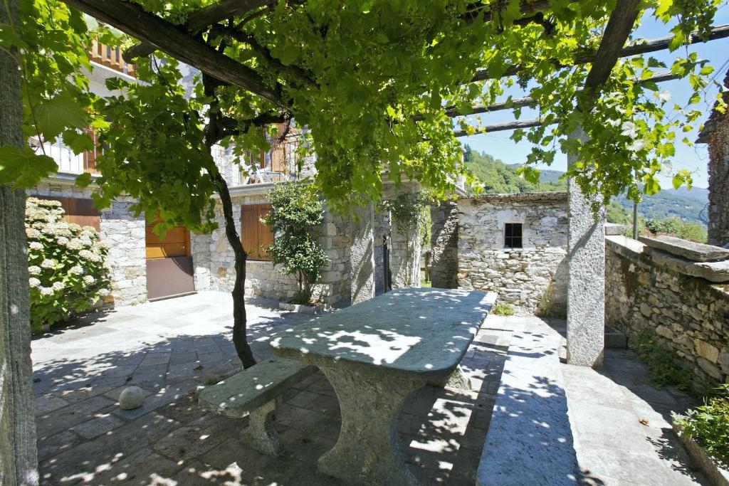 Fotografie z fotogalerie ubytování Rustico Ponte v destinaci Cannero Riviera