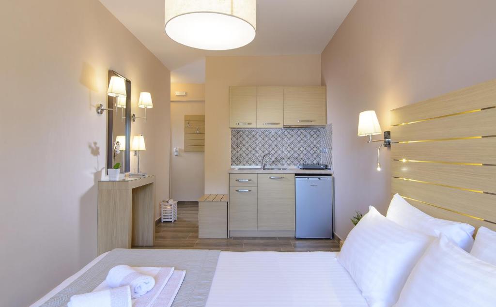 Posteľ alebo postele v izbe v ubytovaní Athos Thea Luxury Rooms