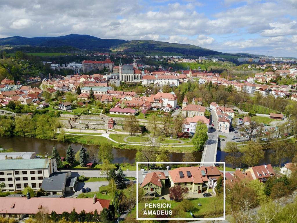 Nespecifikovaný výhled na hory nebo výhled na hory při pohledu z penzionu