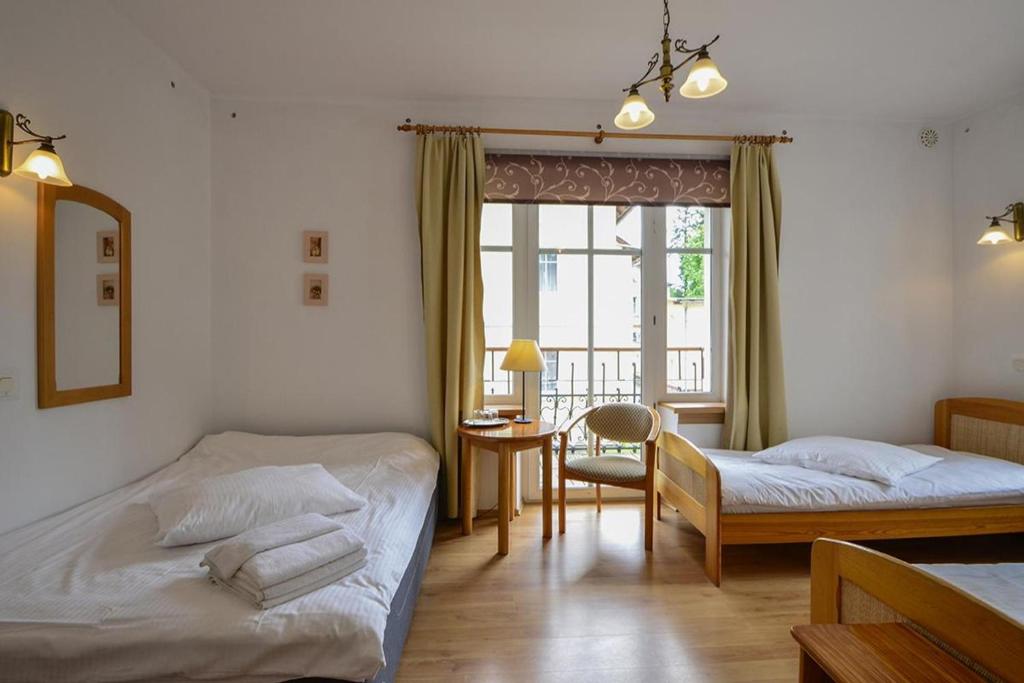 Postel nebo postele na pokoji v ubytování Pensjonat Akacja