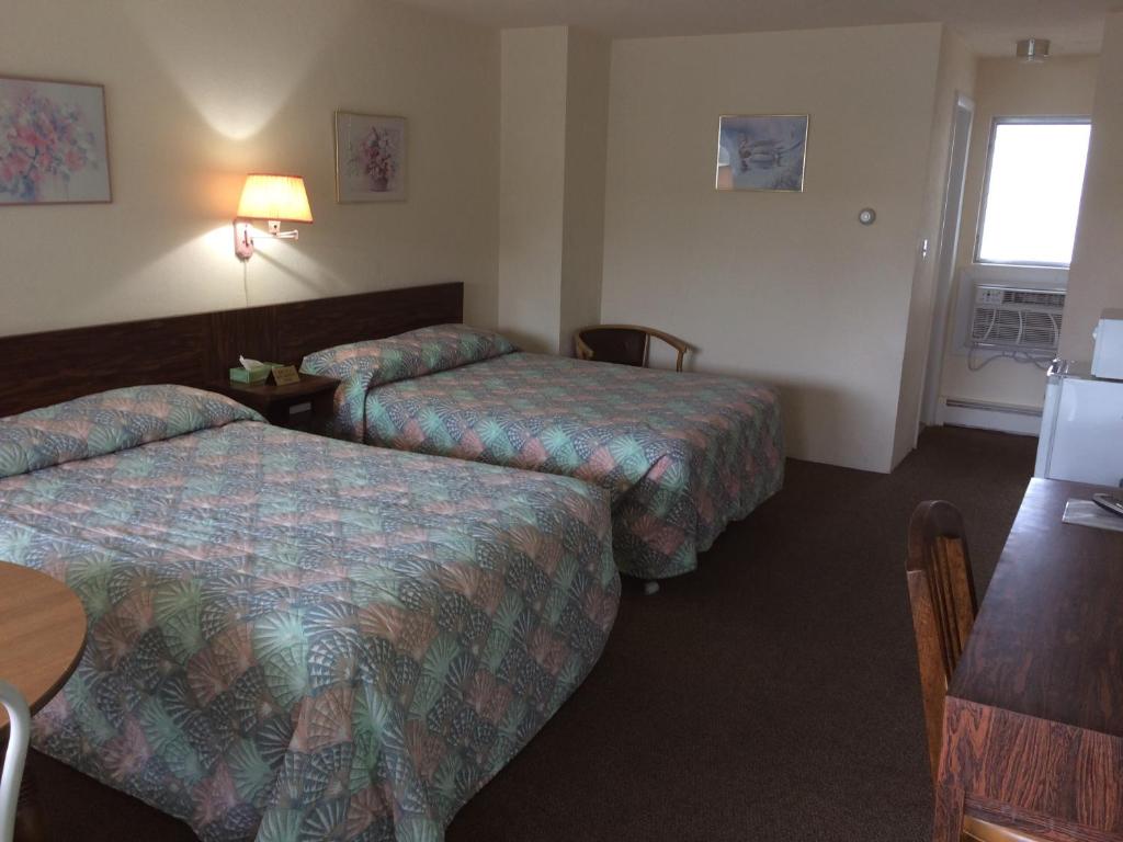 Postel nebo postele na pokoji v ubytování Crystal Sands Motel
