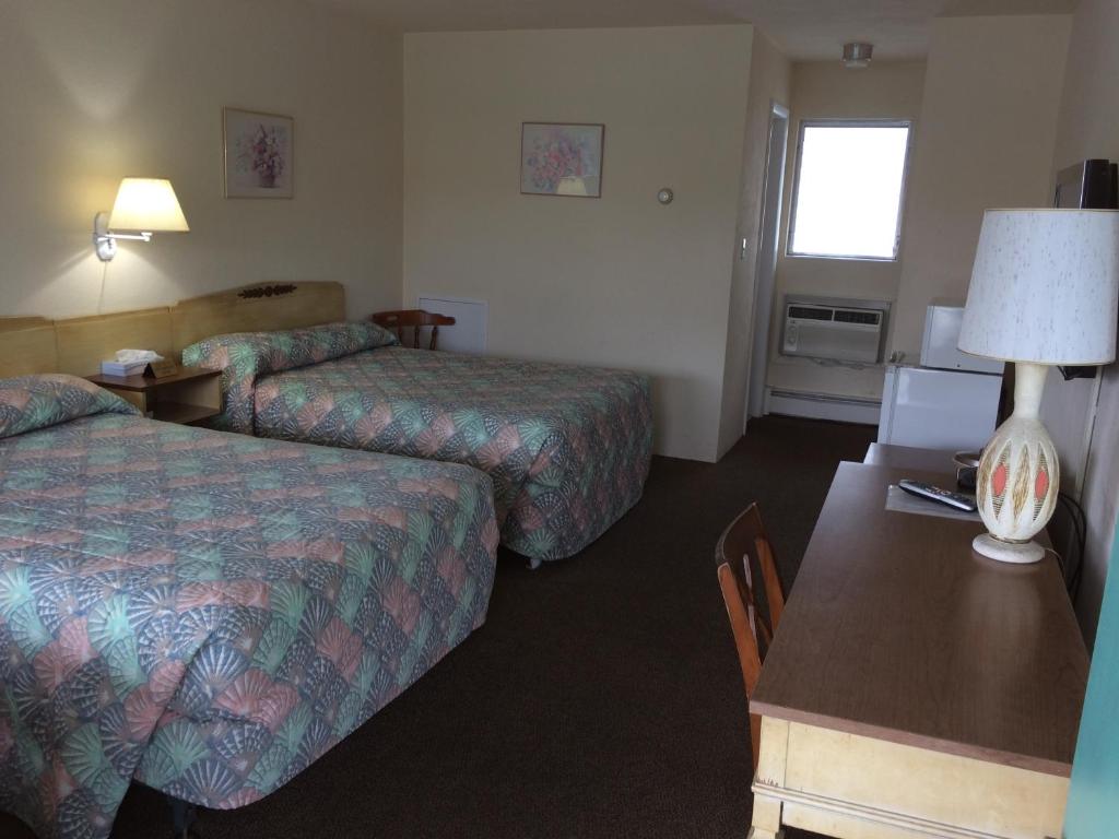 Postel nebo postele na pokoji v ubytování Crystal Sands Motel