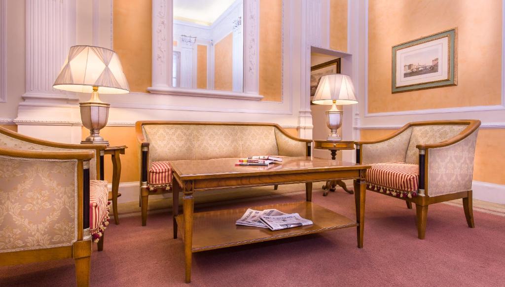 Hotel La Fortezza - Resim 38