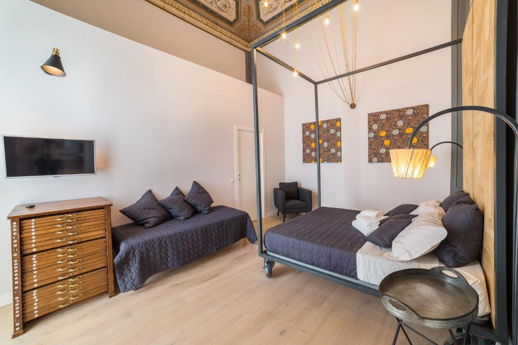 The Dante House by House In Naples - 9