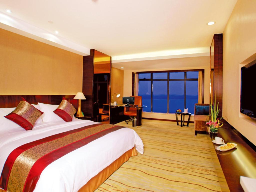 Postel nebo postele na pokoji v ubytování WuHu XingBai JinLing Hotel